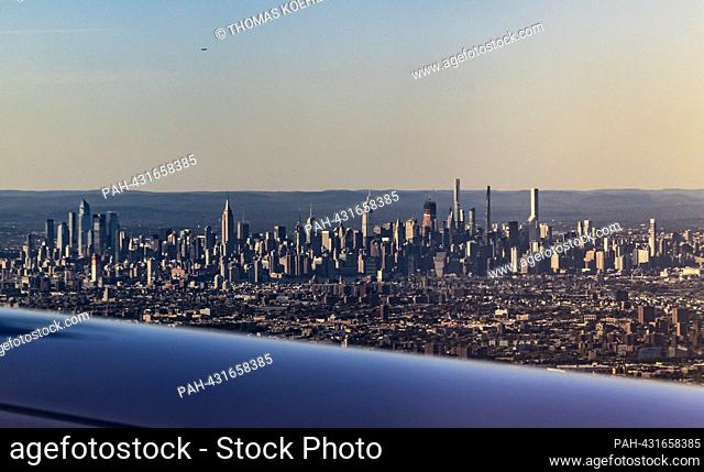 The Manhattan New York skyline, photographed from an airplane on approach. - new York/Vereinigte Staaten