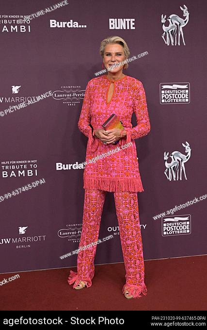 19 October 2023, Berlin: Stephanie Gräfin Bruges-von Pfuel presents herself on the red carpet at the charity event ""Tribute to Bambi""