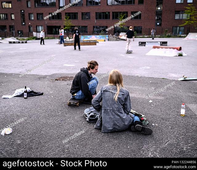 Two skateboarders are sitting in the Utopia skate park on Dortmund U, which is open again. A skatepark in Dortmund reopened