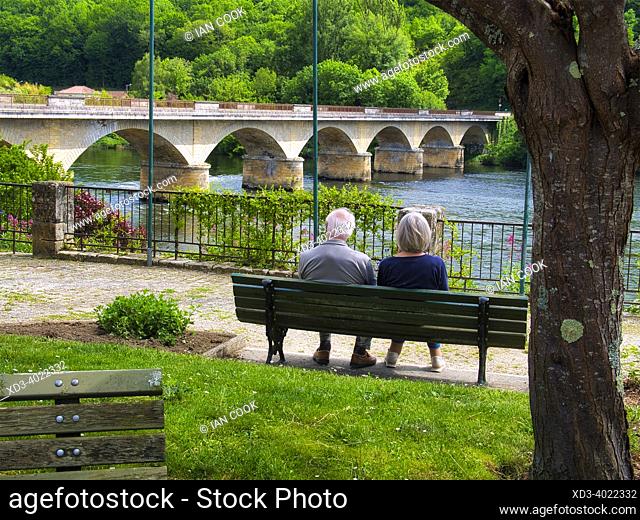 couple watching the Dordogne River from tourism office, Lalinde, Dordogne department, Nouvelle-Aquitaine, France