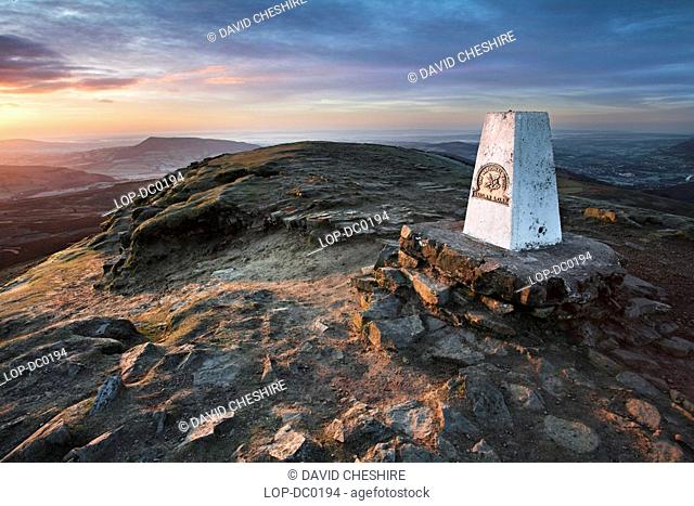 Wales, Monmouthshire, Abergavenny, Daybreak on top of the Sugar Loaf near Abergavenny in Monmouthshire