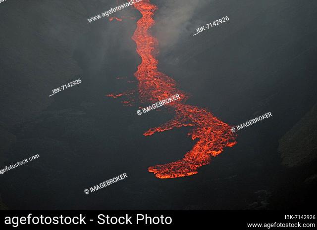 Glowing lava flows down mountainside, night shot, Fagradalsfjall, Reykjanes, Grindavik, Sudurnes, Iceland, Europe