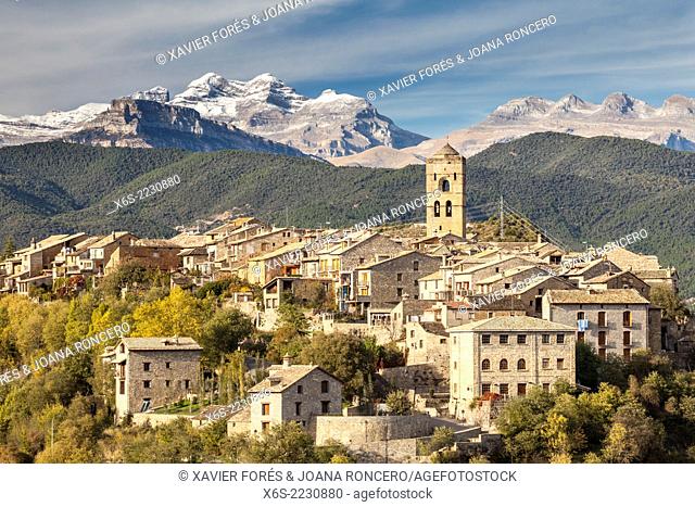 Ainsa village and the mountains of the National Park of Ordesa and Monte Perdido, Huesca, Spain