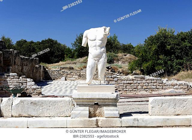 Statue, torso without a head, Aphrodisias, Geyre, Karacasu, Aydin, Western Turkey, Turkey, Asia