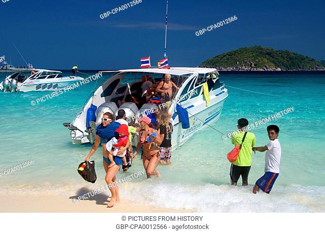 Thailand: Visitors arriving on Ko Miang (Island 4), Similan Islands
