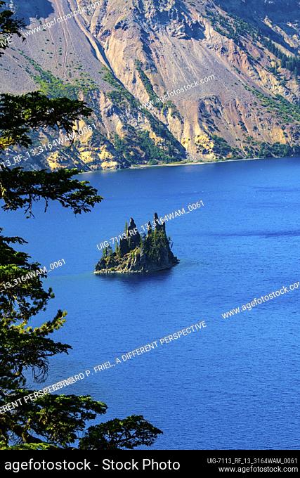 North America, USA, Oregon, Crater Lake National Park, Phantom Ship in Ctater Lake
