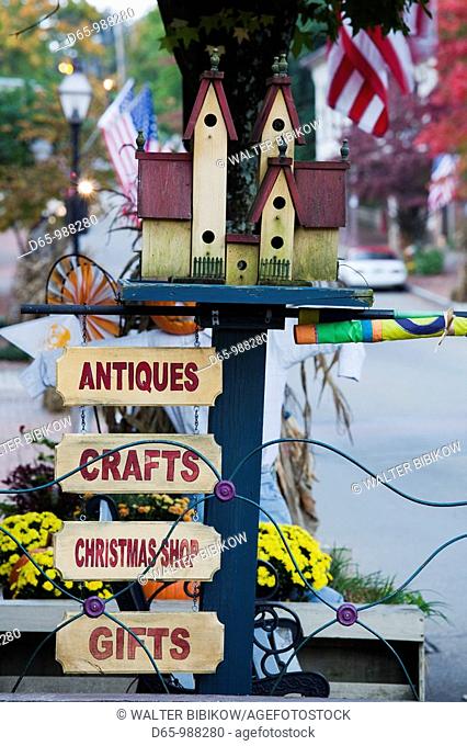 USA, Tennessee, Jonesborough, Oldest town in Tennessee, Main Street, craft shop sign