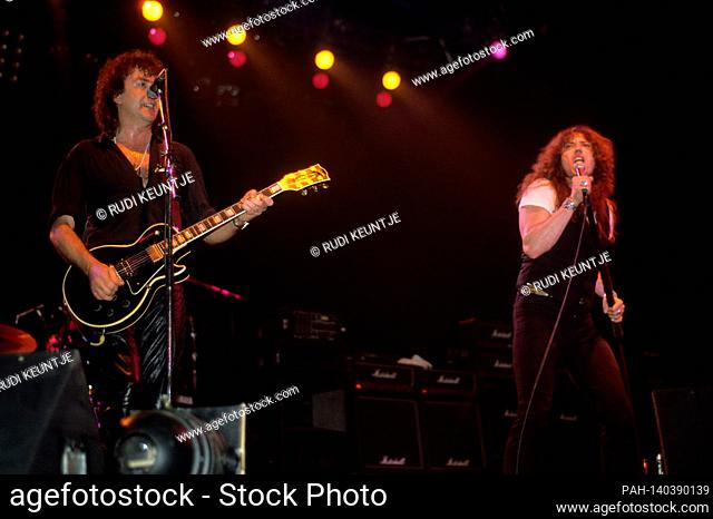Whitesnake's Mel Galley and David Coverdale live at a 'Slide it in' tour concert at Wembley Arena. London, 03.03.1984 | usage worldwide