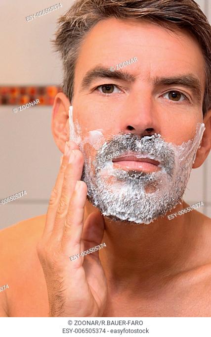 man wet shaving