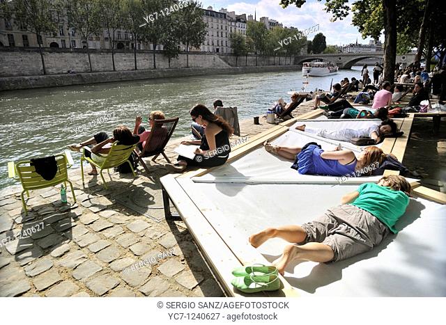 dock of the seine, paris