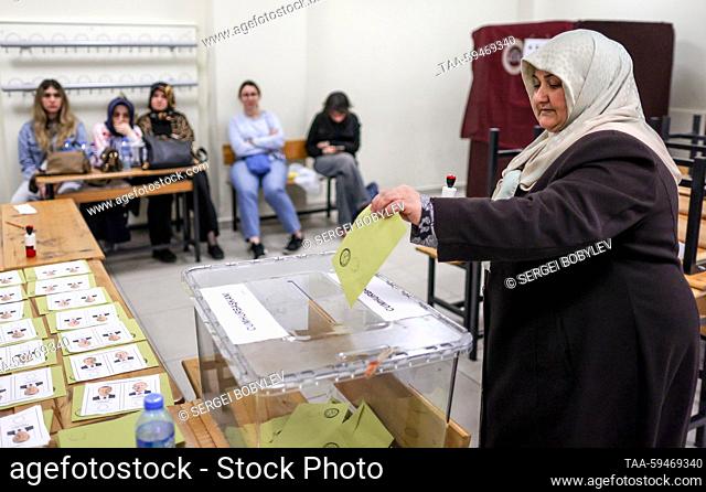 RUSSIA, ISTANBUL - MAY 28, 2023: A voter casts her ballot at a polling station in Saffet Cebi Middle School during a runoff between incumbent president Erdogan...