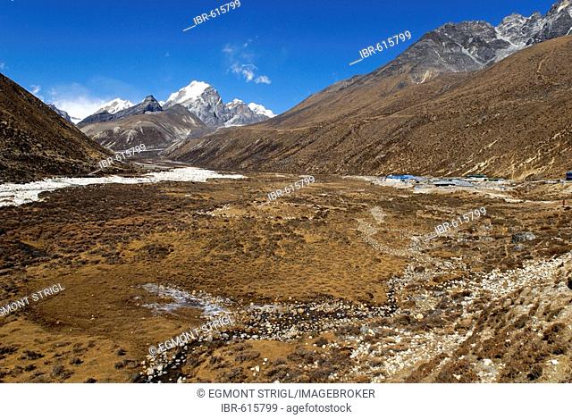 Pheriche Sherpa village at Lobuche Khola valley with Lobuche East Peak (6119), Khumbu Himal, Sagarmatha National Park, Nepal