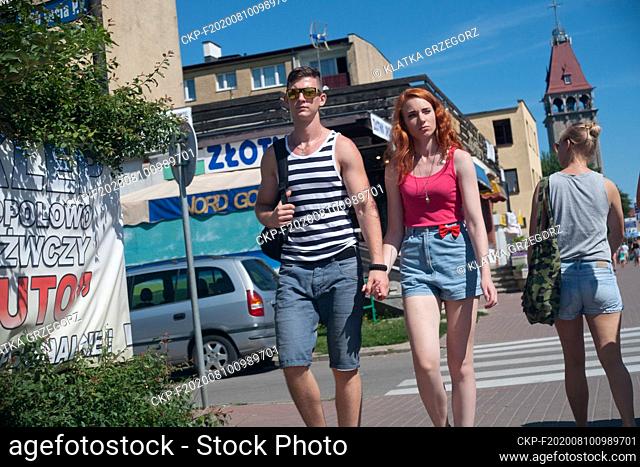 Poland, Wladyslawowo, 10.08.2015. The young couple walking on the boulevard. photo CTK/Grzegorz Klatka