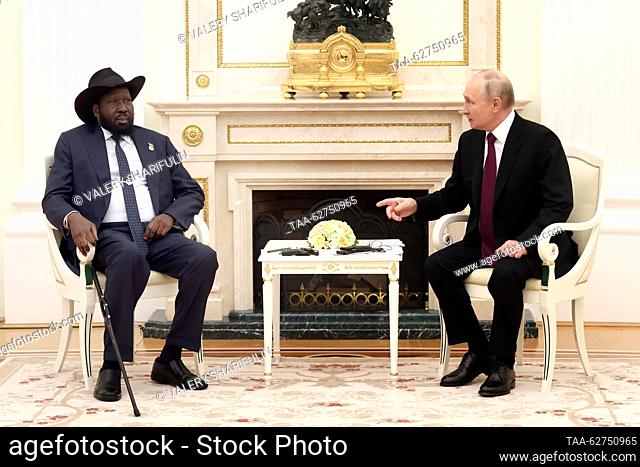 RUSSIA, MOSCOW - SEPTEMBER 28, 2023: South Sudan's President Salva Kiir Mayardit (L) and Russia's President Vladimir Putin talk during a meeting at the Moscow...