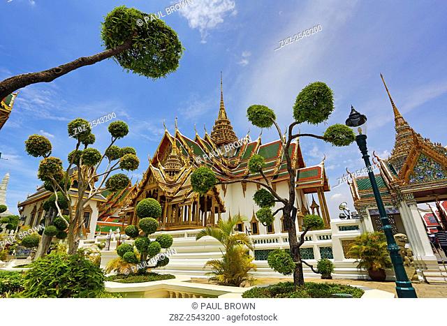Phra Thinang Dusit Maha Prasat building and spire in the Grand Palace Complex gardens and topiary, Wat Phra Kaew, Bangkok, Thailand