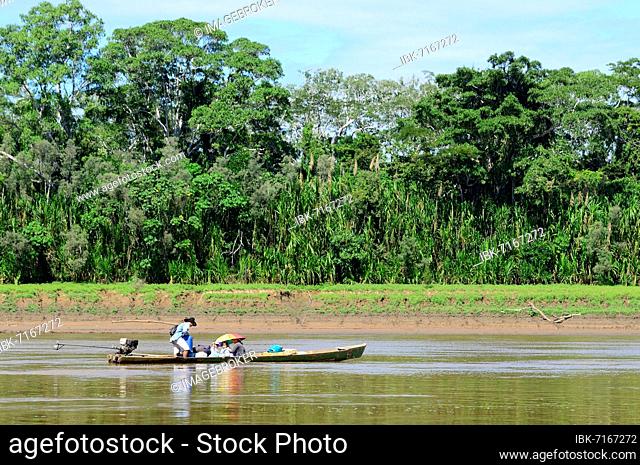 Longboat on the Rio Alto Beni, near Rurrenabaque, Beni District, Bolivia, South America