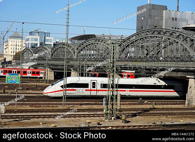 Germany, Bavaria, Munich, main station, Hackerbrücke, tracks, ICE