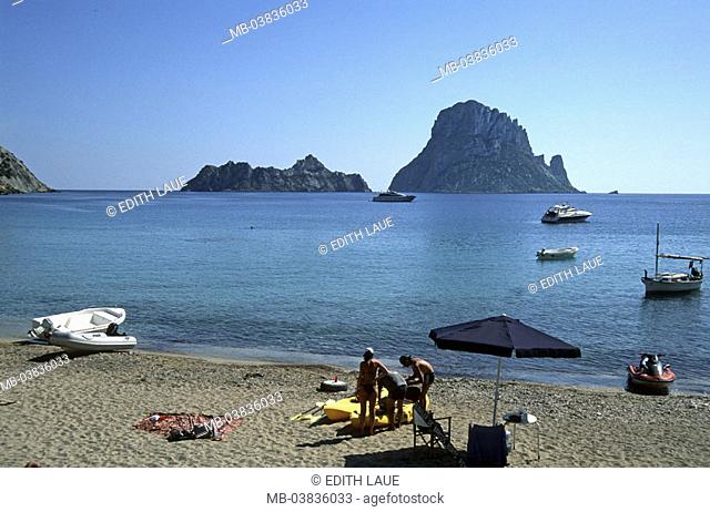Spain, , island, Ibiza, Cala  d'Hort, sea, beach, tourists, boats,  Gaze, islands, Isla Vendranell, Isla It Vedra, Mediterranean, Pityusen, Mediterranean island