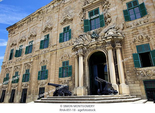 Auberge de Castille one of Valletta's most magnificent buildings, Valletta, Malta, Mediterranean, Europe