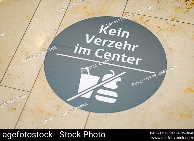 29 November 2021, Lower Saxony, Hanover: ""No consumption in the center"" is written on a sign of a shopping center during a Corona control of the riot police