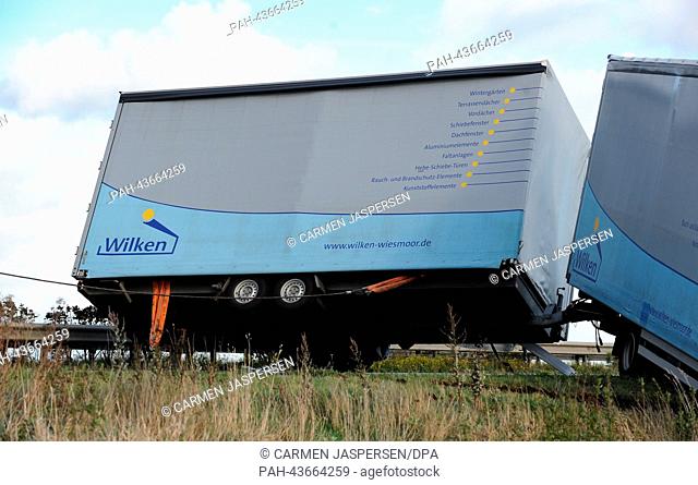 The trailer of a truck fell on the street again after being lifted up on the autobahn A28 between Leer and Filsum, Germany, 28 October 2013