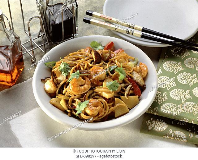 Fried Noodles with Shrimp and Mushrooms