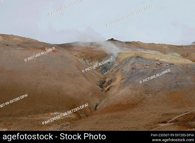 29 July 2022, Iceland, Myvatn: Namaskard solfatar field is located east of Lake Myvatn in Iceland. In the thermal area it steams from countless openings