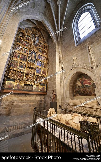 Chapel of San Juan Bautista or Santa Teresa, (17) completed in 1454, which is the pantheon of the Marquis of Ciriñuela. In the center