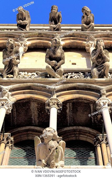 Gargoyles on facade of cathedral Notre Dame, Dijon, Côte-d'Or departement, Burgundy, France