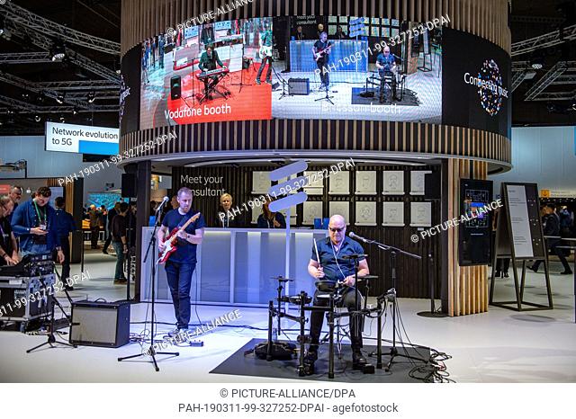 27 February 2019, Spain, Barcelona: A band plays a song at the Mobile World Congress in Barcelona with the help of the fast 5G data radio