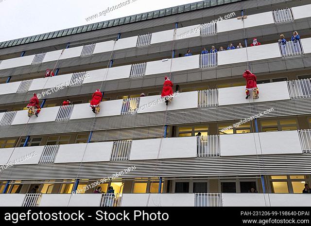 06 December 2023, Bavaria, Würzburg: During the Würzburg Fire Department's Santa Claus campaign at the Children's Hospital of the University Hospital of...