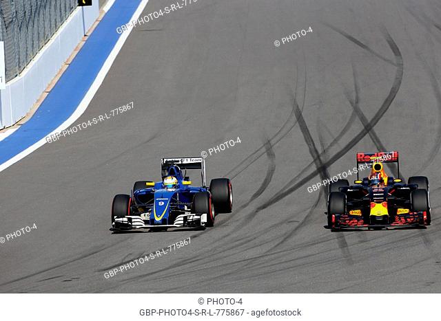 01.05.2016 - Race, Marcus Ericsson (SUE) Sauber C34 and Daniil Kvyat (RUS) Red Bull Racing RB12