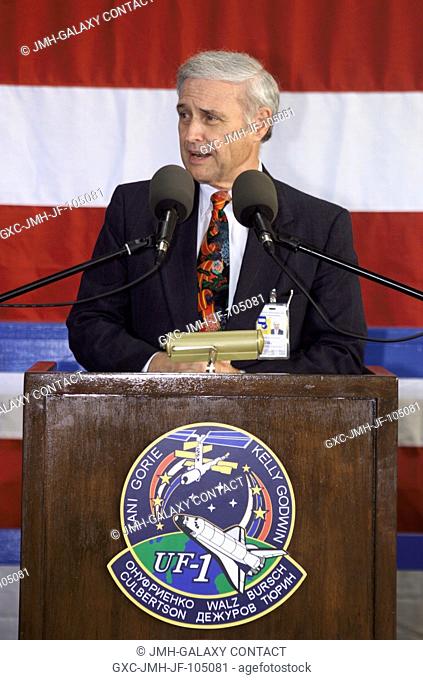 Johnson Space Center's (JSC) Acting Director Roy S. Estess speaks from the podium in Hangar 990 at Ellington Field during the STS-108 and Expedition Three crew...