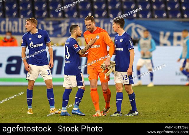 Ralf FAEHRMANN, Fahrmann, goalwart (FC Schalke 04) walks injured off the pitch, injury. with WILLIAM (FC Schalke 04), right: Matthew HOPPE (FC Schalke 04)