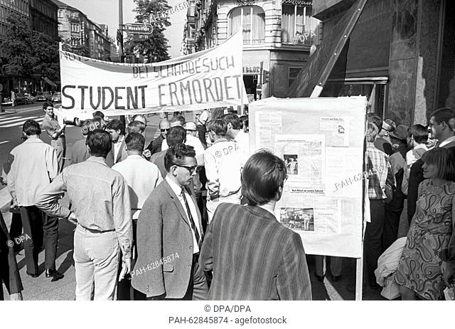 The AStA of Frankfurt am Main (General Students' Committee) starts an information campaign on the occasion of Benno Ohnesorg's death on 06 June 1967
