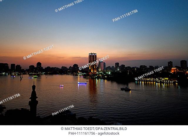 Dusk in the Egyptian capital Cairo on the Nile, taken on 06.11.2018. Photo: Matthias Toedt / dpa central image / ZB / picture alliance | usage worldwide