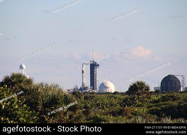 31 October 2021, US, Titusville: View from Merritt Island National Wildlife Refuge of a SpaceX Falcon 9 rocket carrying the company's Crew Dragon spacecraft on...