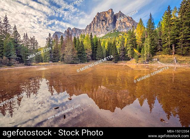 Italy, Veneto, Cortina d'Ampezzo, the small lake of Bain de Dones with Piccolo Lagazuoi and Col dei Bos reflected in the water, Dolomites