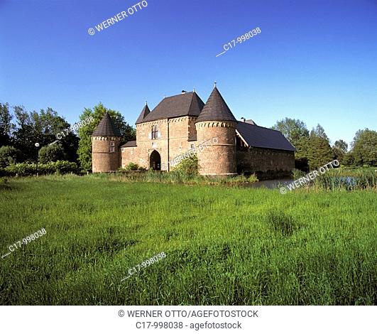 Germany, Oberhausen, Ruhr area, Lower Rhine, North Rhine-Westphalia, Germany, Oberhausen-Osterfeld, Castle Vondern, moated castle, museum, town meeting point