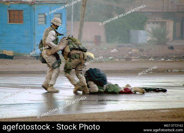 IRAQ Fallujah -- 09 Nov 2004 -- Gunnery Sgt Ryan P Shane (center), platoon Gunnery Sergeant assigned to Company B, 1st Battalion 8th Marine Regiment (1/8)