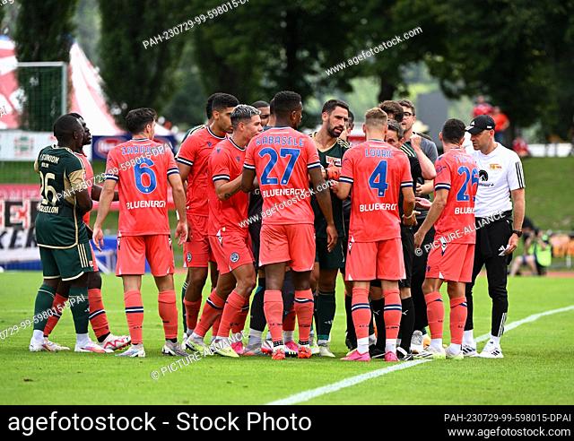28 July 2023, Austria, Lienz: Soccer: Test match, Udinese Calcio - 1. FC Union Berlin, altercation after Norberto Gomes Betuncal of Udinese Calcio and Union's...