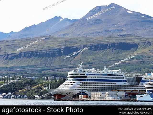 20 August 2023, Iceland, Akureyri: The cruise ship ""AIDALuna"" is in the port of Eyjafjördur fjord. Photo: Soeren Stache/dpa. - Akureyri/Iceland