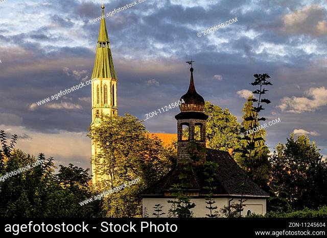 Pleysteiner Kirche mit Kapelle im Abendlicht, Oberpfalz, Bayern, September