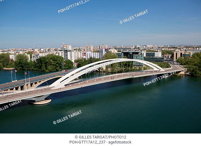 France, Lyon, Musée des Confluences, architect : Agence Coop Himmelb(l)au, Pont Raymond Barre, Pont Pasteur over the Rhône Photo Gilles Targat
