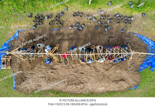 07 May 2019, North Rhine-Westphalia, Münster: Soldiers and archaeologists of the US Army are currently searching Münster for traces of missing Americans from...