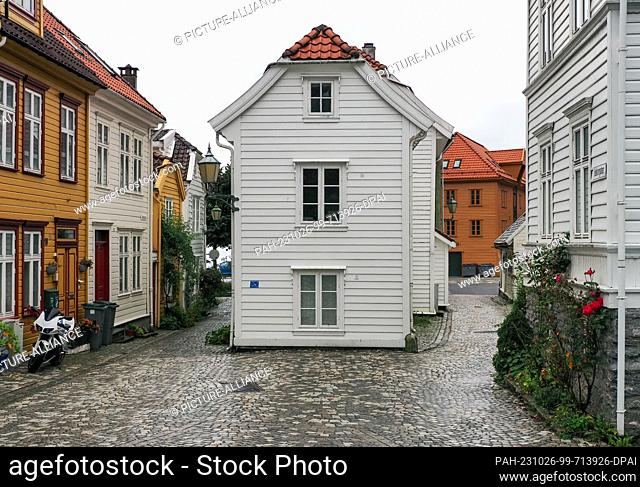 28 August 2023, Norway, Bergen: Residential and commercial buildings on Skuteviksveien Street in the historic old town of Bergen