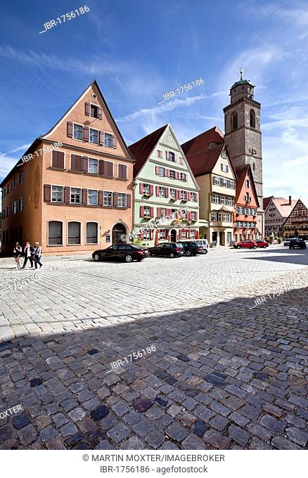 Weinmarkt square and St. George's Minster, Dinkelsbuehl, administrative district of Ansbach, Middle Franconia, Bavaria, Germany, Europe