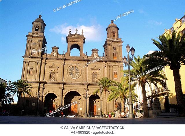 Cathedral in Plaza Santa Ana, Vegueta district, Las Palmas de Gran Canaria. Gran Canaria, Canary Islands, Spain