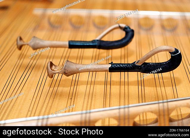 Diatonic hammered dulcimer stringed musical instrument