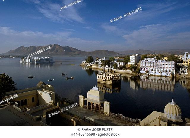 India, State of Rajasthan, Udaipur city, Pichola lake, water, Asia, travel, January 2008, Lake Palace hotel, landscape